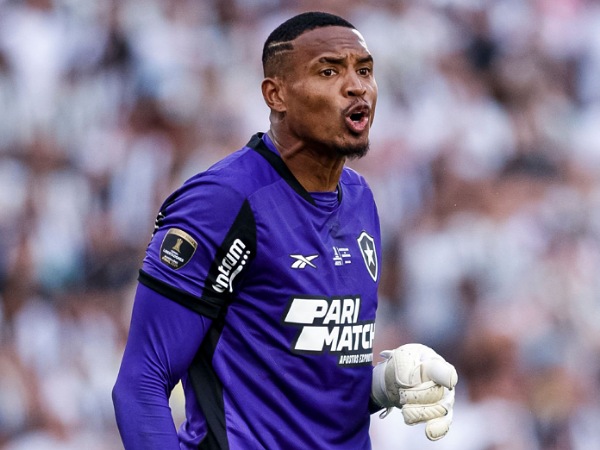 West Ham United Ajukan Tawaran untuk Kiper Botafogo, John Victor